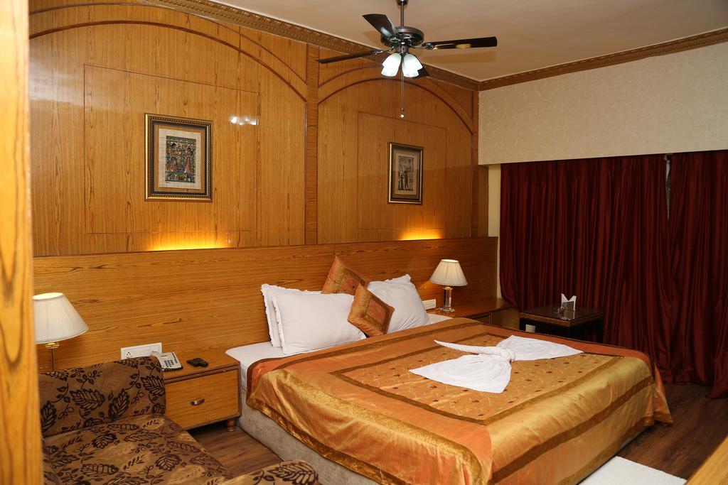 Meuse Jupiter Business And Luxury Hotel Nashik Room photo